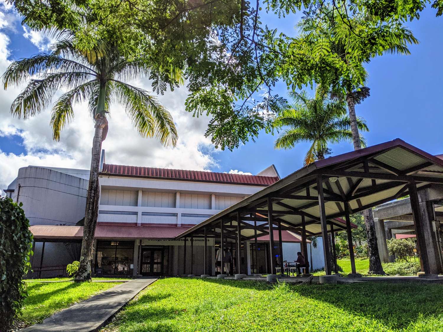 Entrance to CoBE Building at UH Hilo.  Photo: University Relations
